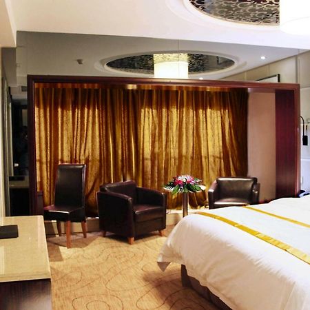 Friend Hotel Шанхай Экстерьер фото