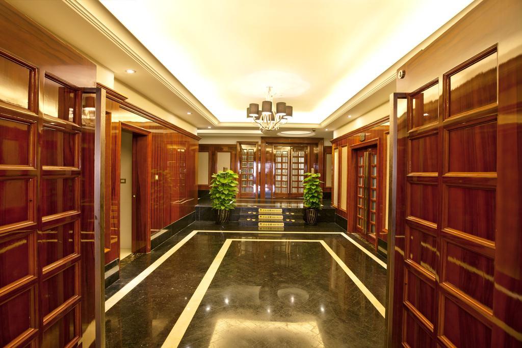 Friend Hotel Шанхай Экстерьер фото
